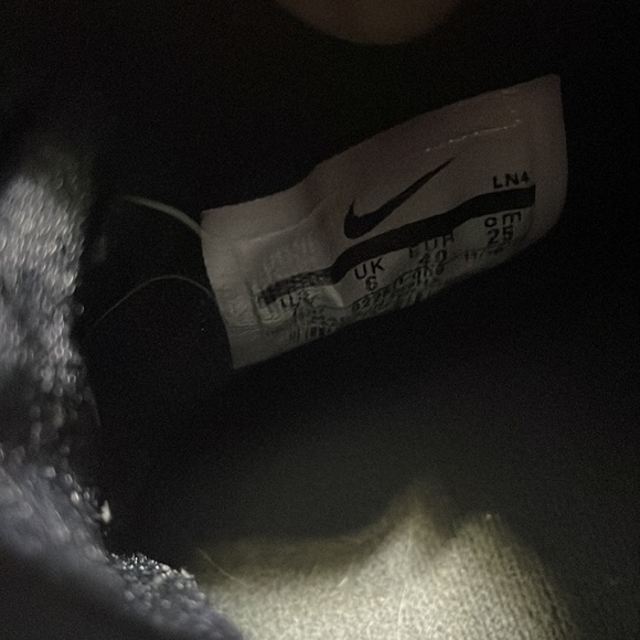 Nike LeBron 15 - Picture 4 of 7